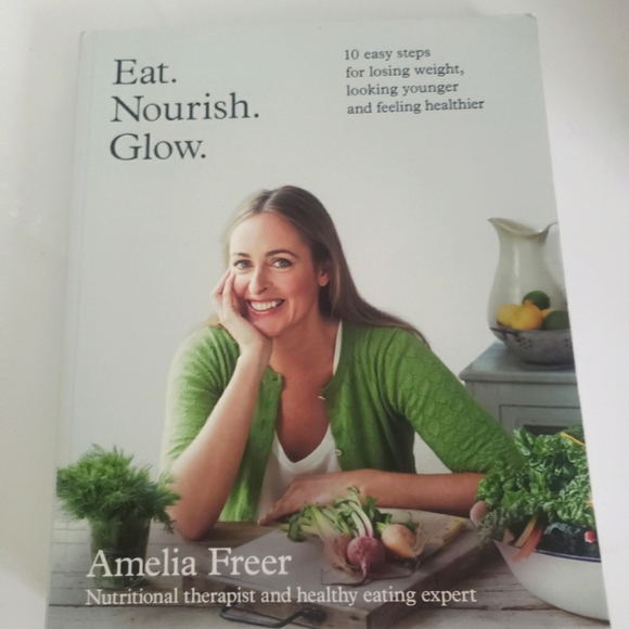 🌟Book- Eat Nourish Glow🌟 - Picture 1 of 2